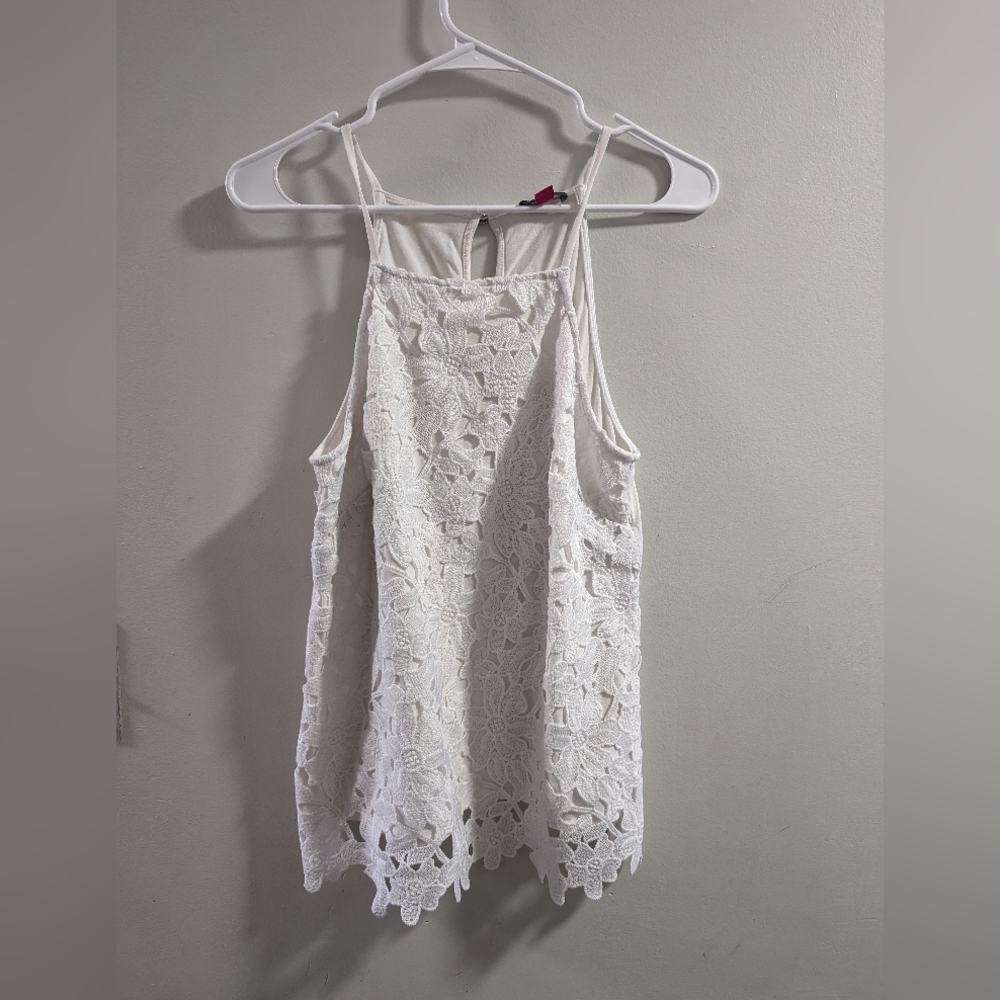 White flower tank top Vince camuto M